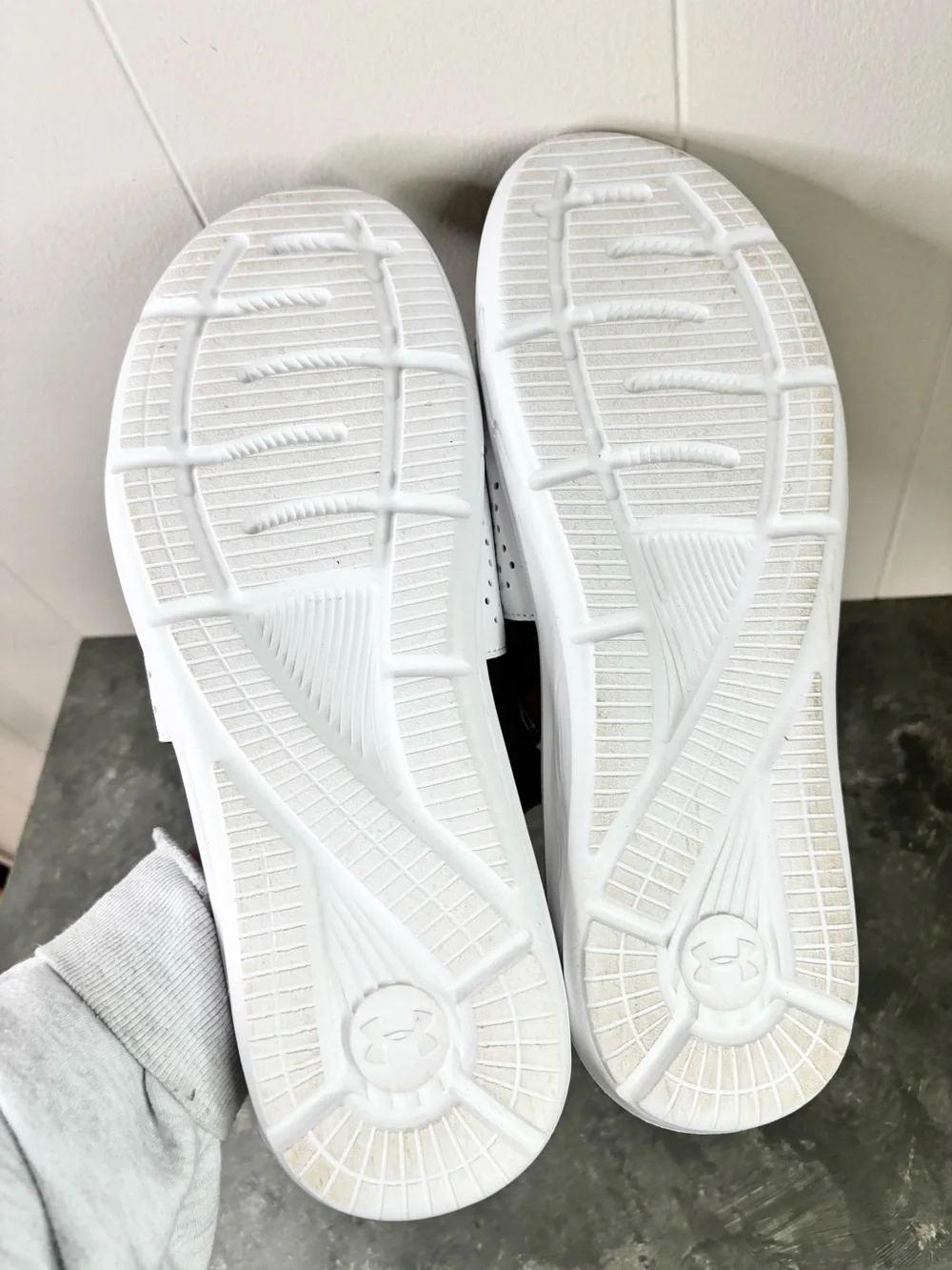 Under Armour Men's Ignite VI Slide Sandals white black cushion comfort casual 13